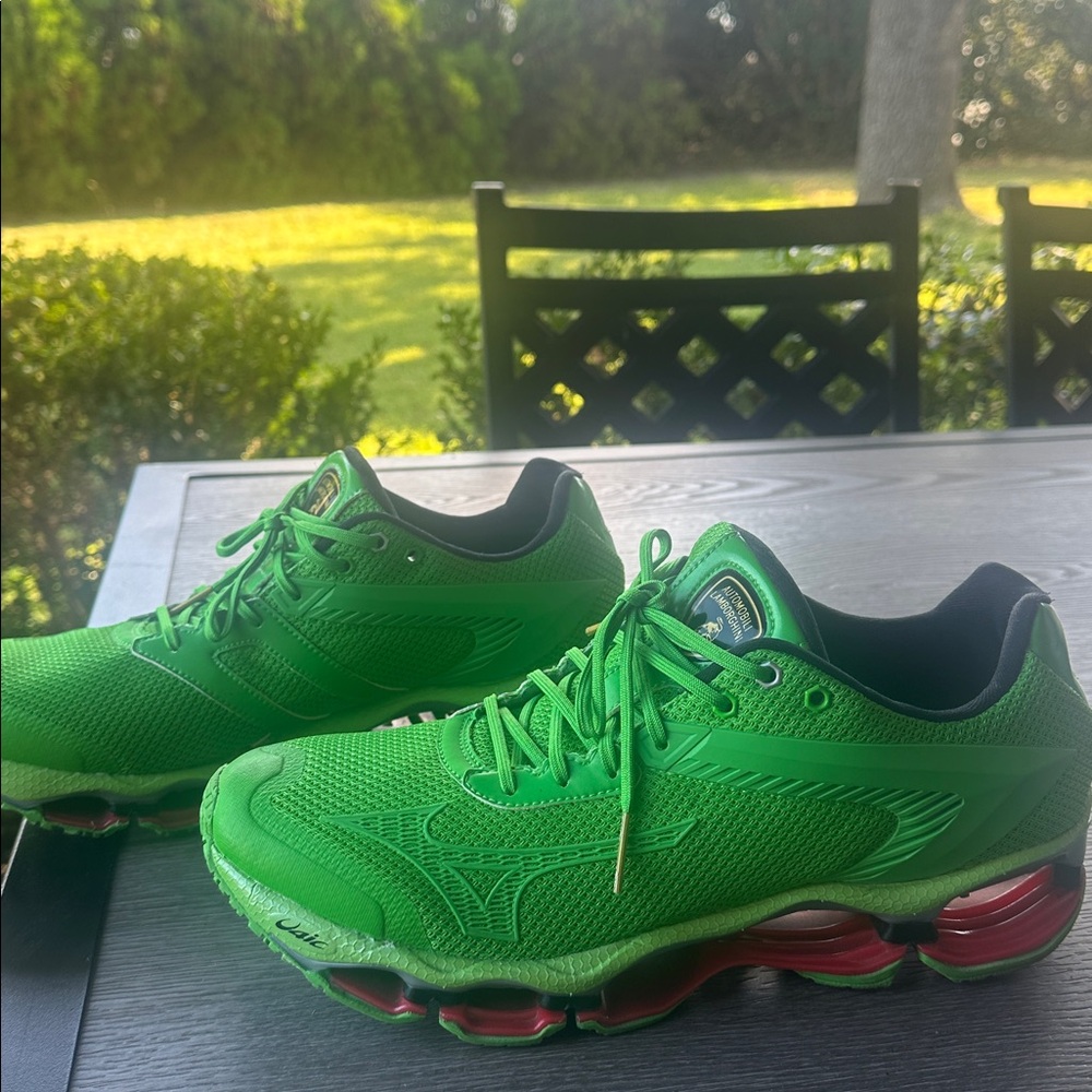 Mizuno Green and Red Athletic Shoes - Picture 3 of 5